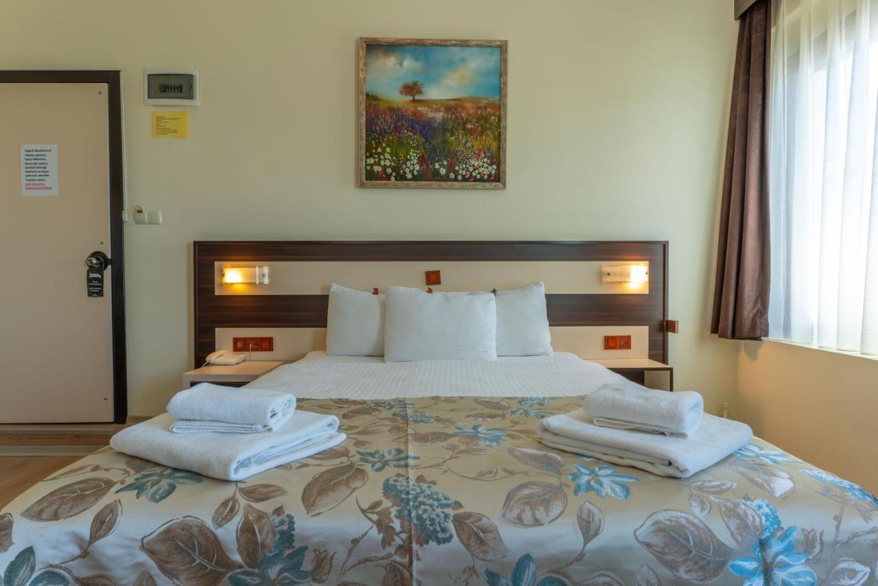 Hotel Karacam Foça Bagian luar foto