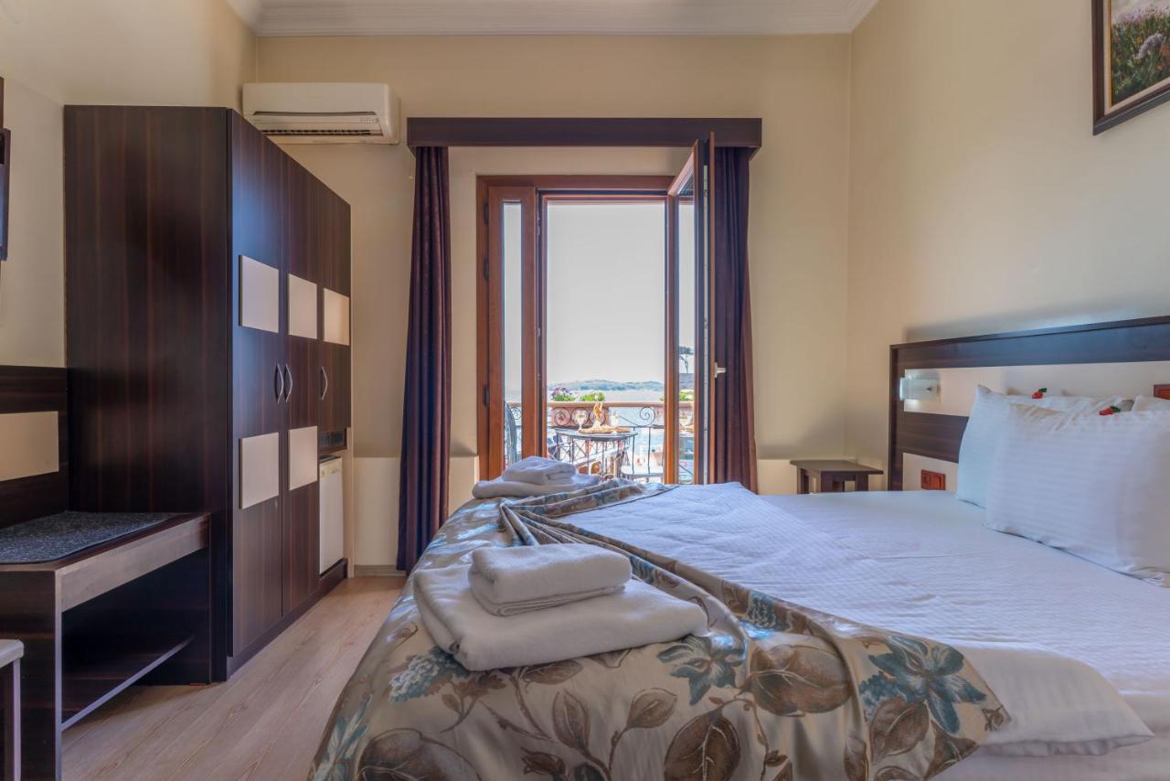 Hotel Karacam Foça Bagian luar foto