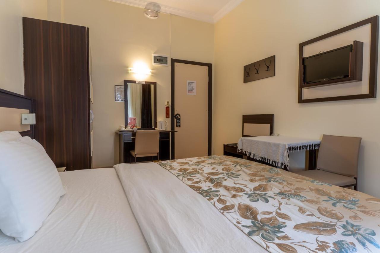 Hotel Karacam Foça Bagian luar foto