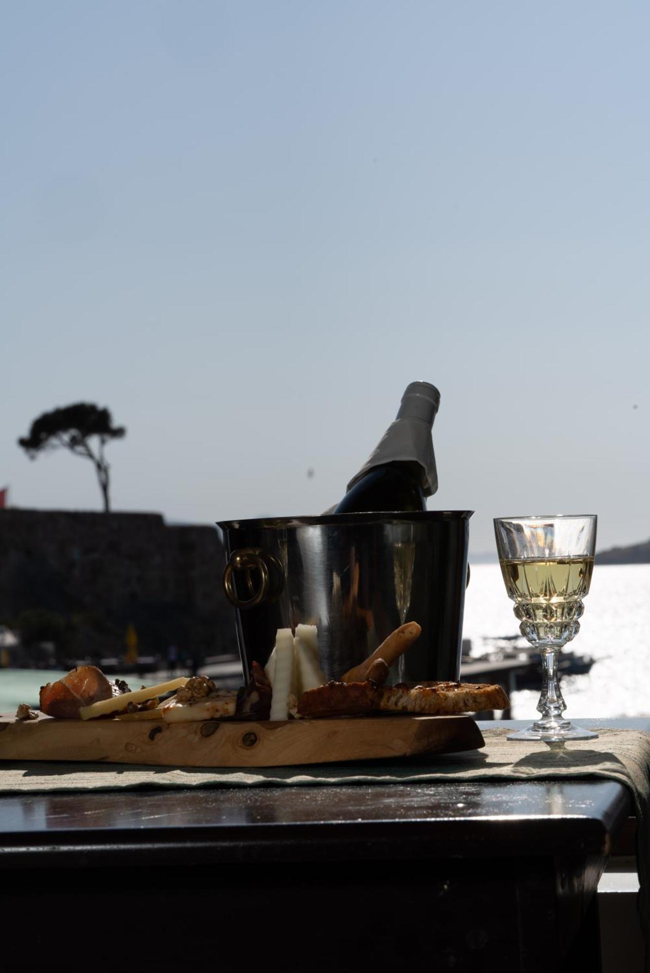 Hotel Karacam Foça Bagian luar foto