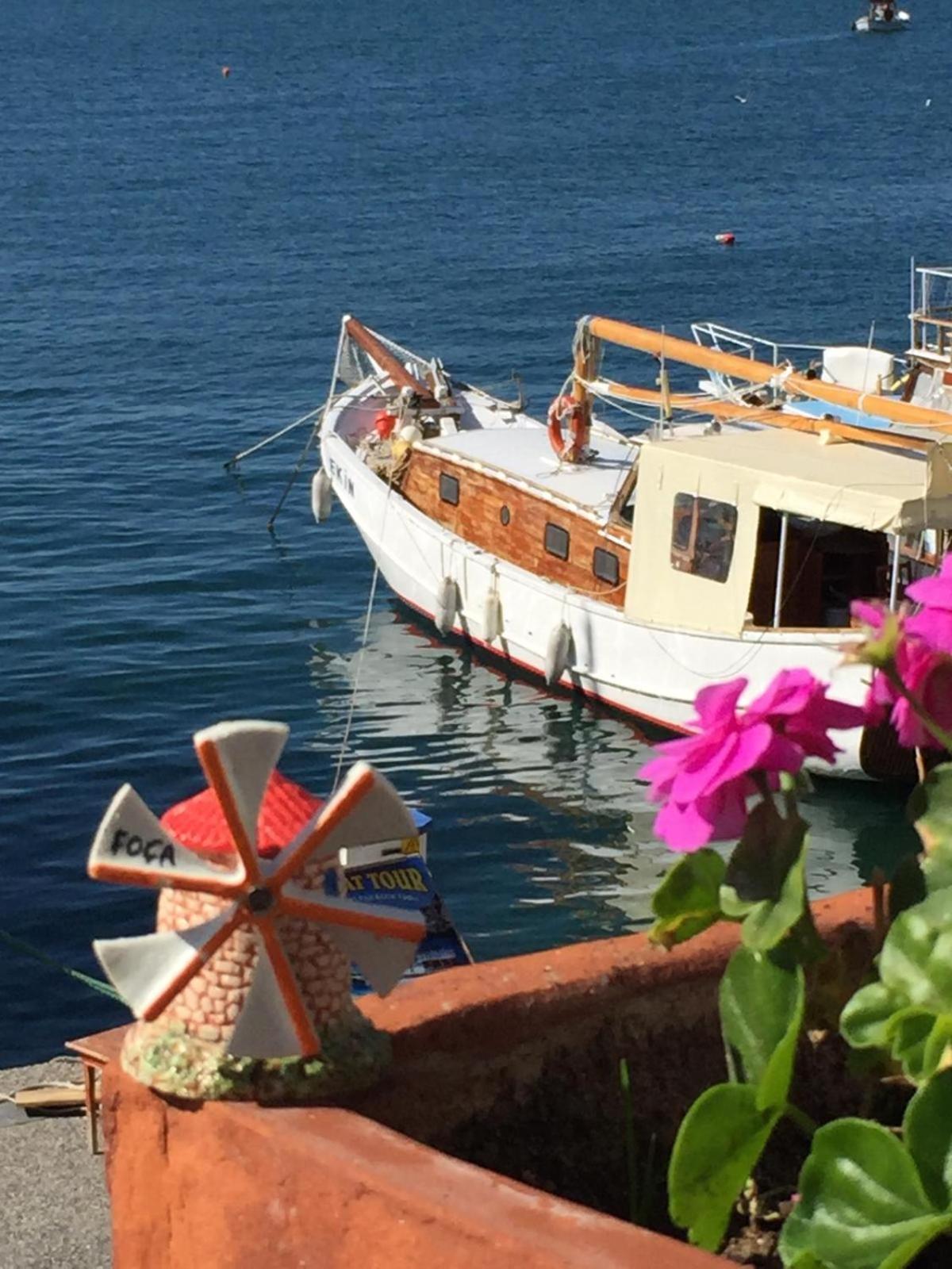 Hotel Karacam Foça Bagian luar foto