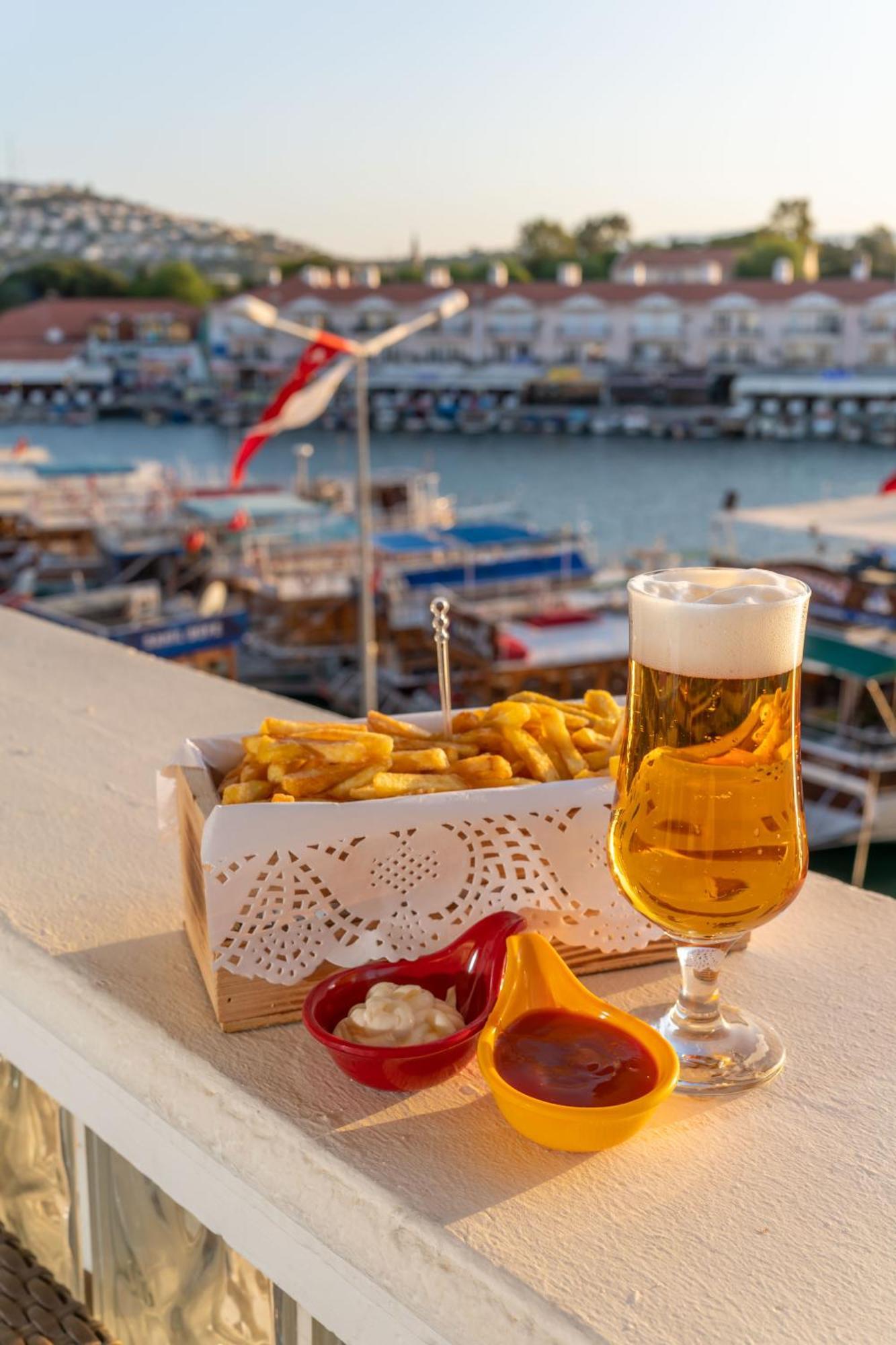 Hotel Karacam Foça Bagian luar foto